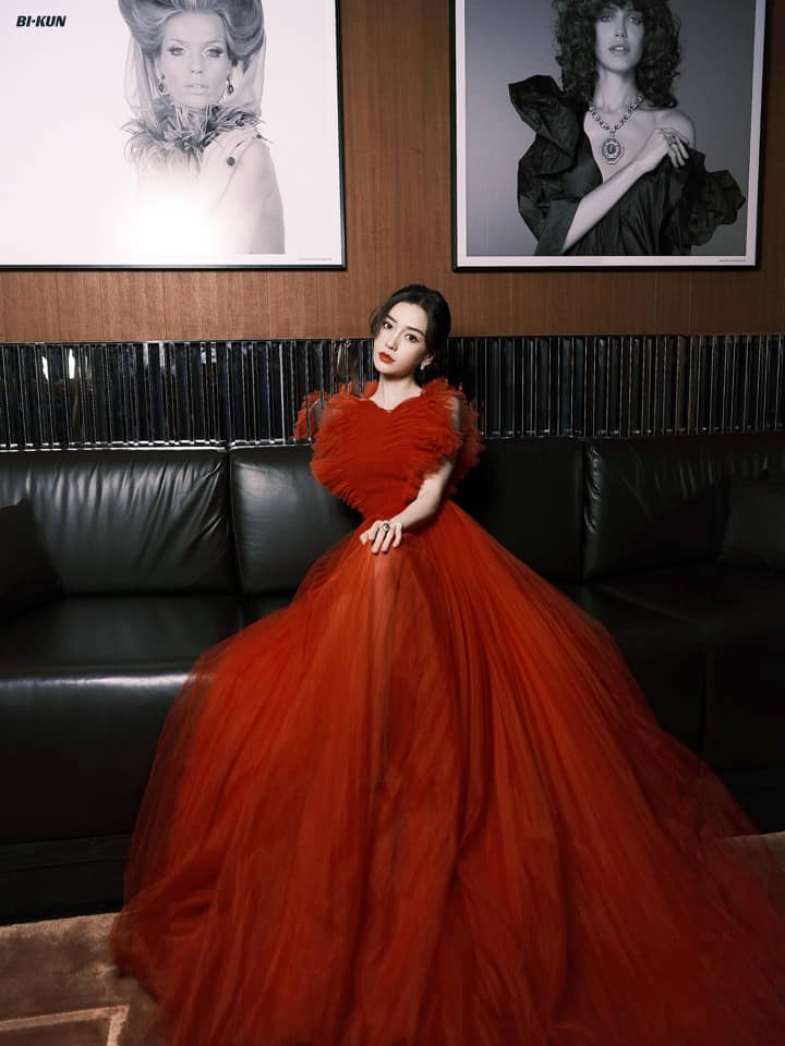 'Bóc' thảm đỏ đỉnh nhất năm nay của sao Cbiz: Angela Baby như 'vũ bão', ảnh hậu phèn chát, loạt mỹ nam có hơi lép vế? - Ảnh 1