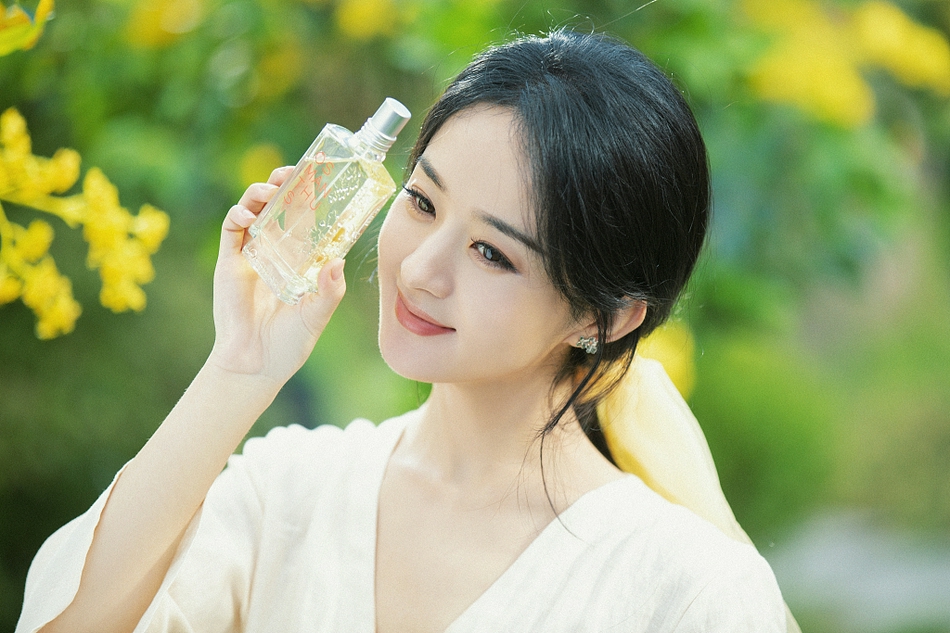 Vẫn biết Triệu Lệ Dĩnh ngày càng lên hương lên sắc nhưng các fan vẫn phải trầm trồ trước những khung hình tự nhiên này