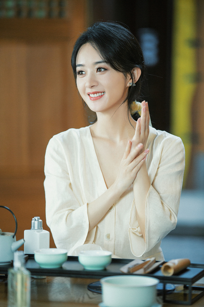 ... nụ cười tỏa nắng như bóp nghẹt hàng triệu trái tim