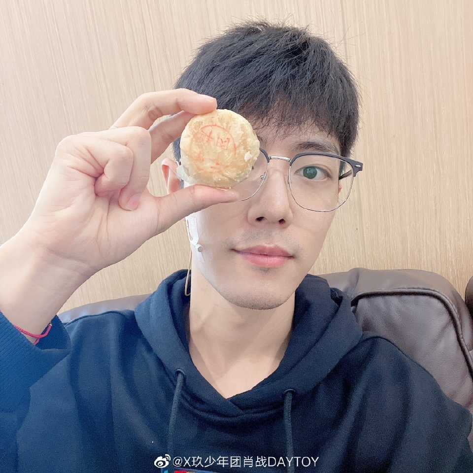 Dàn sao Cbiz 'quẩy banh nóc' mừng Trung thu: Tiêu Chiến vi vu xuyên đêm, Lộc Hàm khoe 'của lạ', team đi làm vui vẻ không quạo 4 Dàn sao Cbiz 'quẩy banh nóc' mừng Trung thu: Tiêu Chiến vi vu xuyên đêm, Lộc Hàm khoe 'của lạ', team đi làm vui vẻ không quạo 4