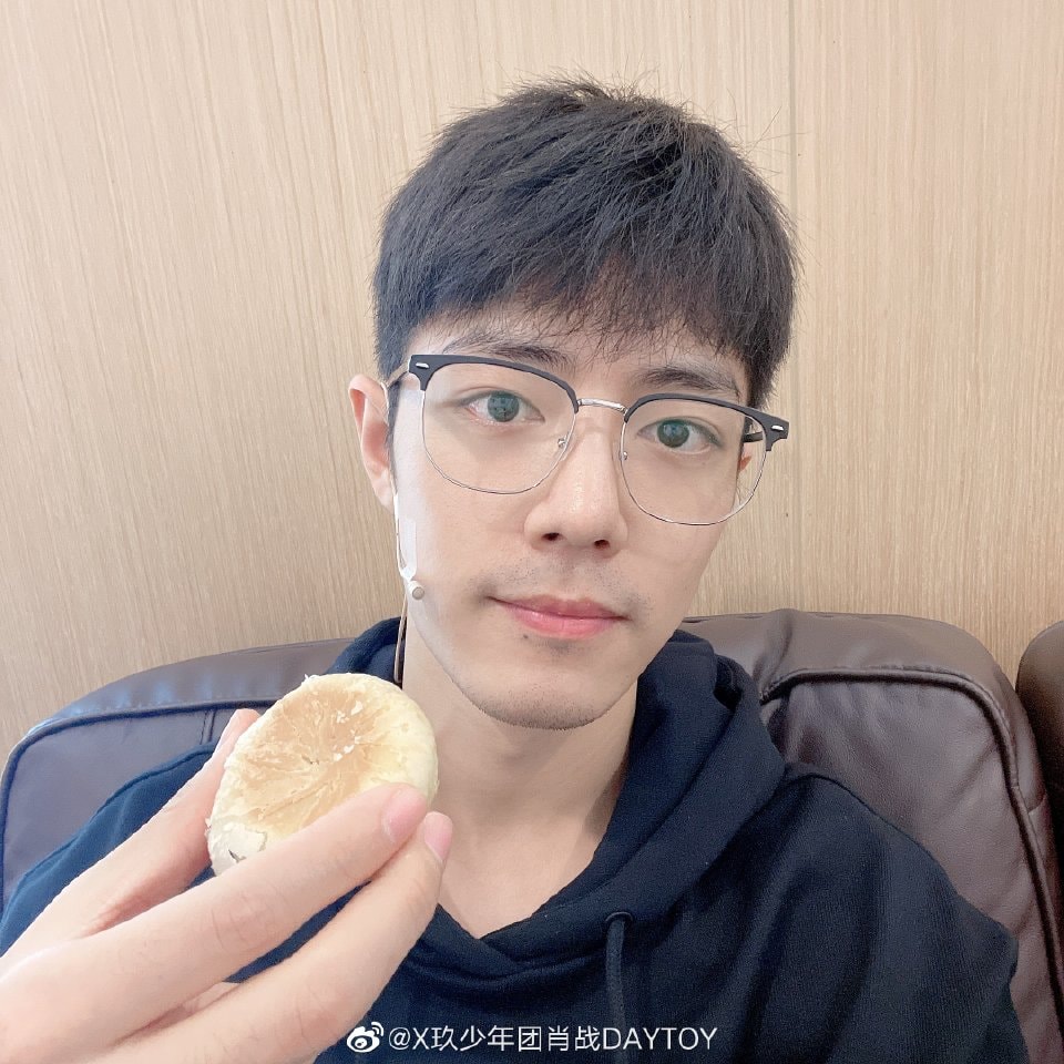 Dàn sao Cbiz 'quẩy banh nóc' mừng Trung thu: Tiêu Chiến vi vu xuyên đêm, Lộc Hàm khoe 'của lạ', team đi làm vui vẻ không quạo 3 Dàn sao Cbiz 'quẩy banh nóc' mừng Trung thu: Tiêu Chiến vi vu xuyên đêm, Lộc Hàm khoe 'của lạ', team đi làm vui vẻ không quạo 3