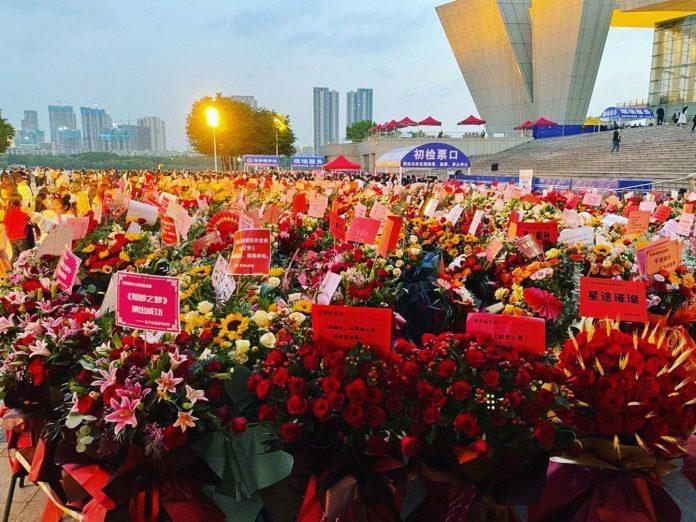 Quyền lực Tiêu Chiến trong Cbiz 'khủng' cỡ nào, nhìn bức tường hoa trong sự kiện mới đây sẽ rõ? - Ảnh 5