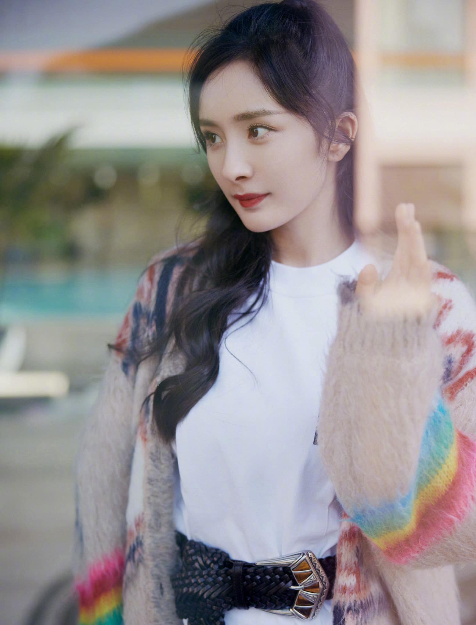 Hiện tại 16h50p theo giờ Việt Nam, Dương Mịch đang chuẩn bị cho buổi Livestream ETRO trên Tmall. Đây là hoạt động đầu tiên của cô sau khi đảm nhận vai trò đại sứ toàn cầu