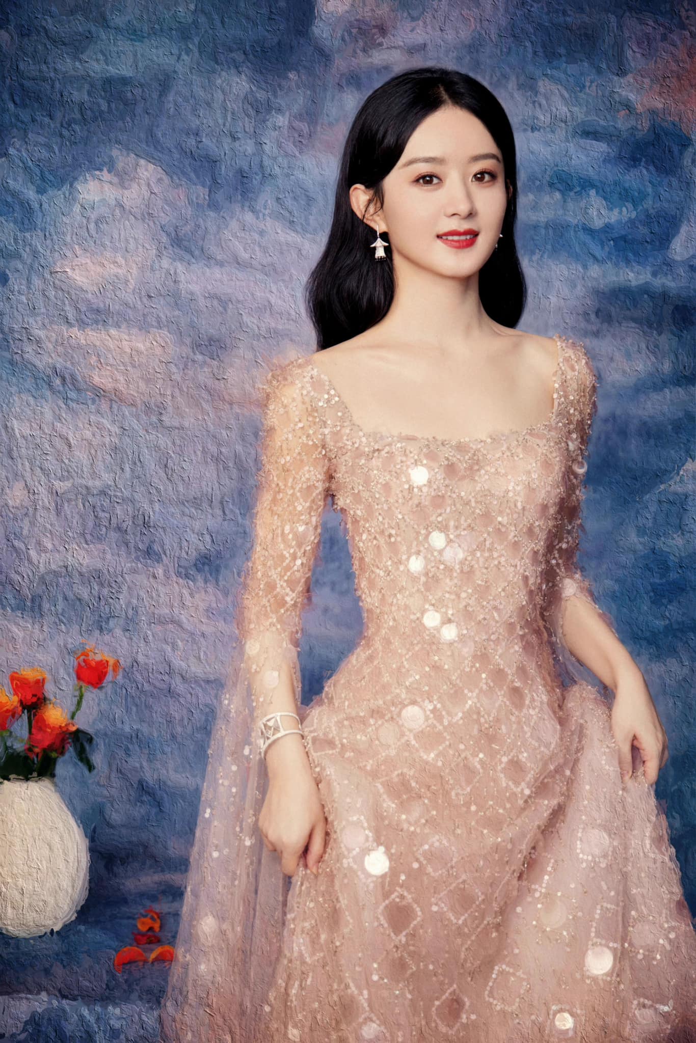 Chương trình mừng Trung Thu - Trăng Trên Vùng Vịnh đã chính thức diễn ra với sự góp mặt của dàn sao khủng như Quan Hiểu Đồng, Lưu Thi Thi, Cảnh Điềm... Mỗi người một vẻ, tuy nhiên sự xuất hiện của Triệu Lệ Dĩnh trong tạo hình chuẩn 'công nương' đã khiến đường đua nhan sắc trở nên gay cấn