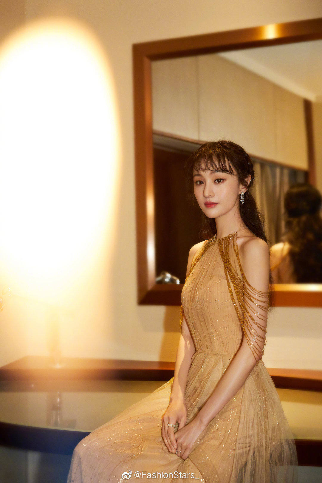 Trịnh Sảng rất ít khi lựa chọn váy đính kết để trưng diện