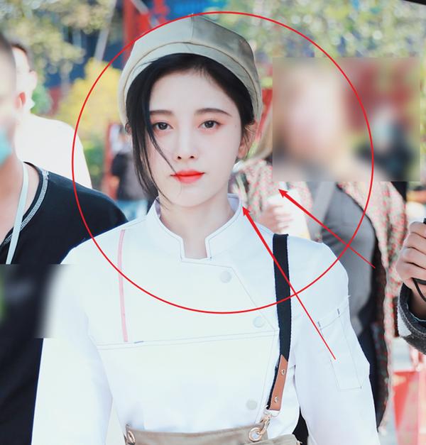 Nói về khoản 'tốn phấn' nhất Cbiz, Cúc Tịnh Y thứ 2 không ai dám thứ nhất. Cô từng không ít lần bị Cnet ném đá vì thói quen này, tuy nhiên vẫn chứng nào tật nấy