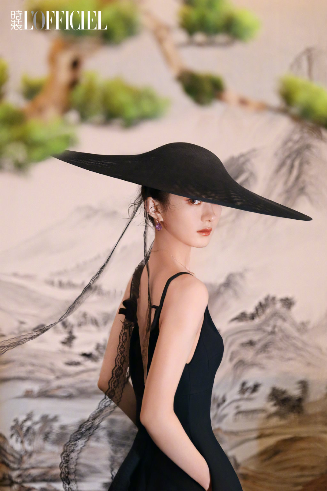 Hình ảnh kinh diễm nhất hôm nay: Triệu Lệ Dĩnh hóa nàng thơ trên bìa L'officiel, đẹp choáng váng đất trời