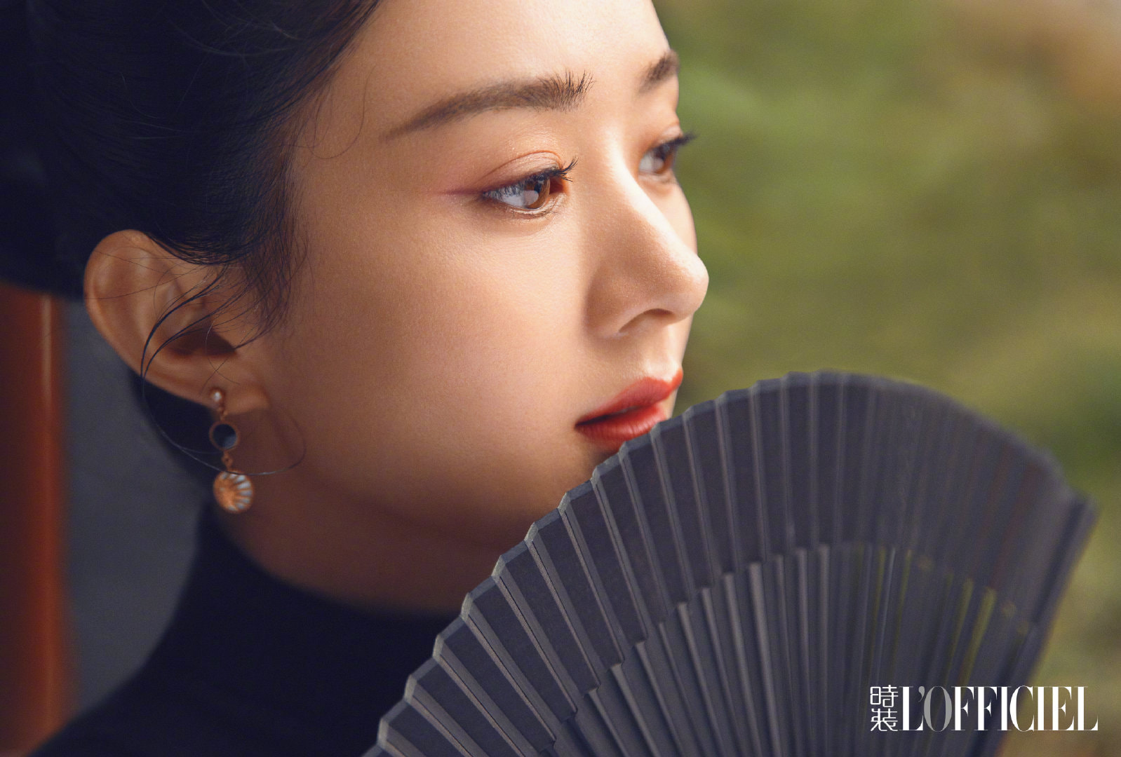 Gương mặt sắc sảo, góc cạnh đến mức khó tin