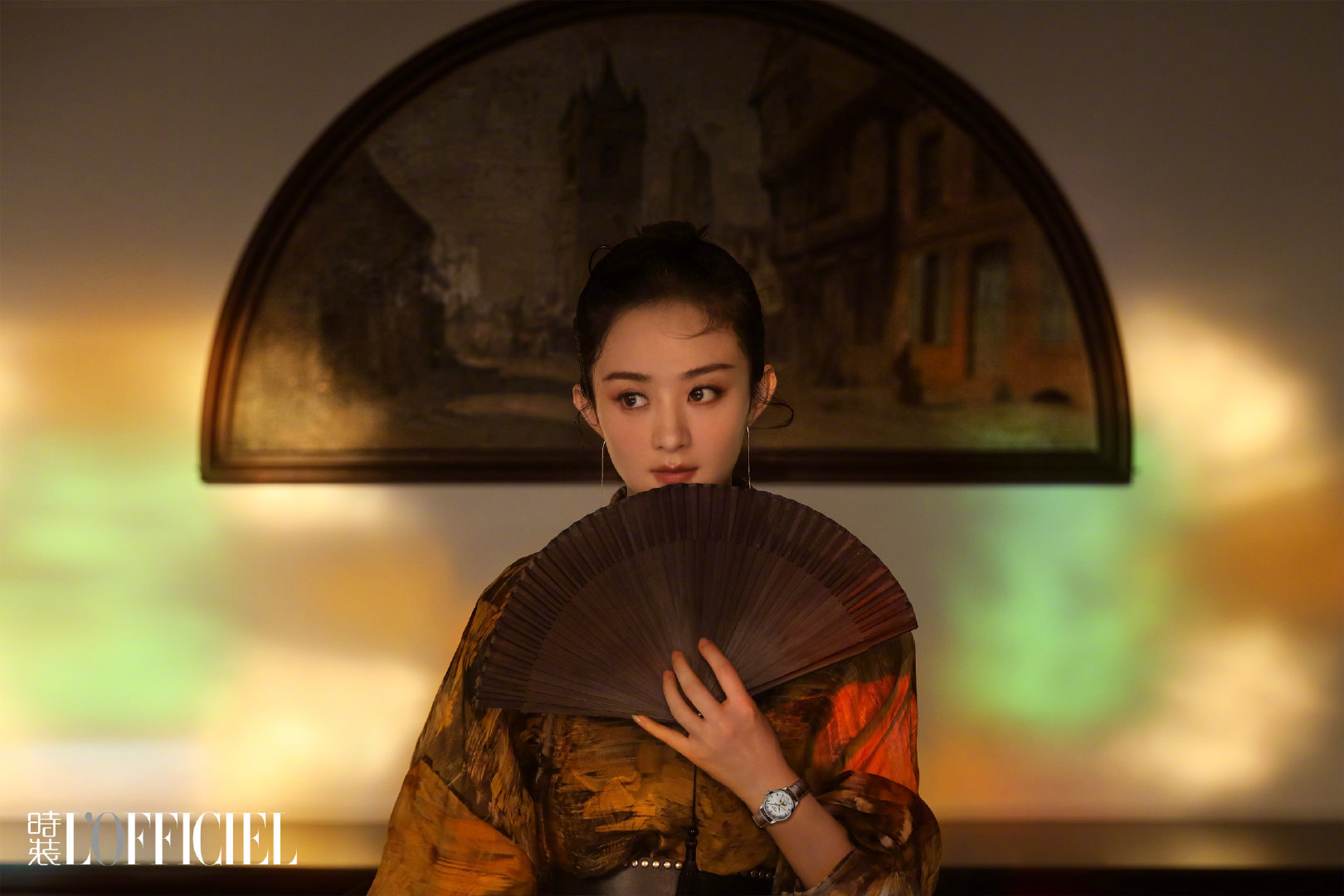 Hình ảnh kinh diễm nhất hôm nay: Triệu Lệ Dĩnh hóa nàng thơ trên bìa L'officiel tháng 10, đẹp choáng váng đất trời - Ảnh 1