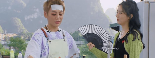 Tin nóng Cbiz ngày 26/9: Phốt giật vai, Lệ Dĩnh khiến fan xót xa, Cung Tuấn có tin vui, Dương Dương dự sự kiện, phim 'bay màu' - Ảnh 6 Tin nóng Cbiz ngày 26/9: Phốt giật vai, Lệ Dĩnh khiến fan xót xa, Cung Tuấn có tin vui, Dương Dương dự sự kiện, phim 'bay màu' - Ảnh 6