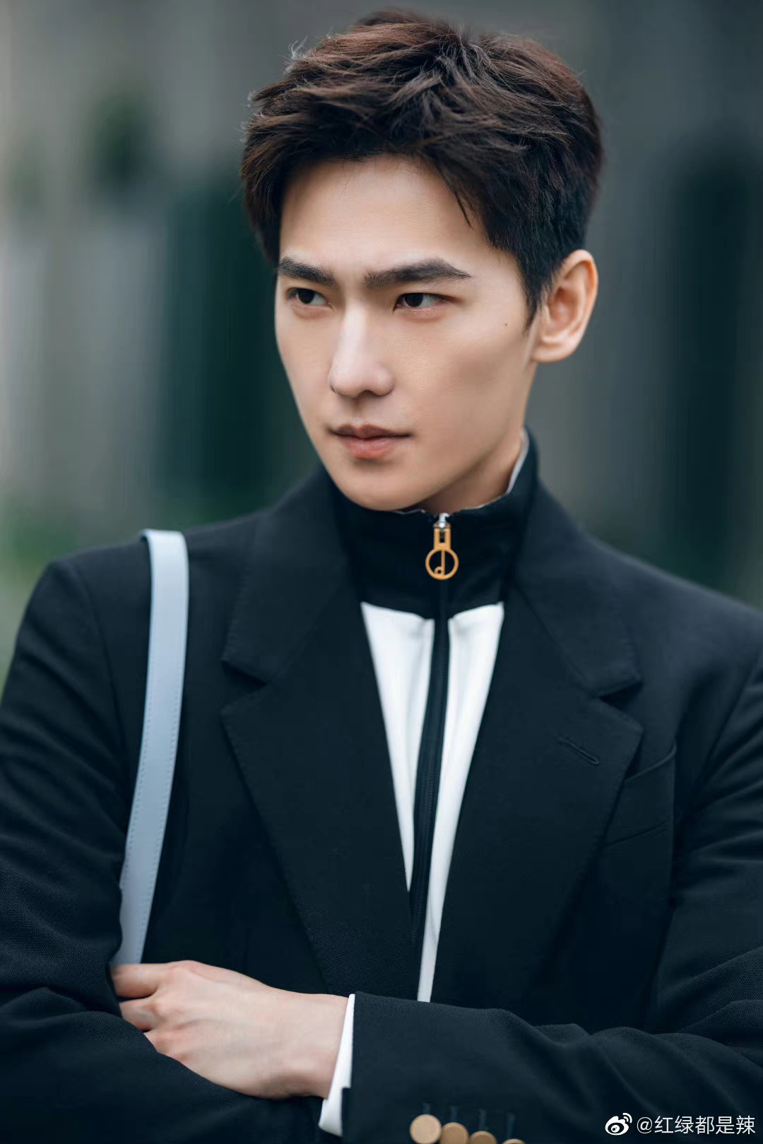 Tin nóng Cbiz ngày 26/9: Phốt giật vai, Lệ Dĩnh khiến fan xót xa, Cung Tuấn có tin vui, Dương Dương dự sự kiện, phim 'bay màu' - Ảnh 1