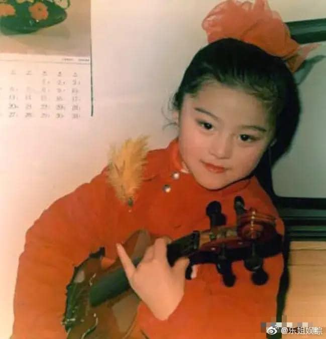 Phạm Băng Băng sở hữu đôi chân mày đẹp 'hết nước chấm'. Một số đường nét sắc sảo đã ngầm khẳng định tố chất ngôi sao trong tương lai