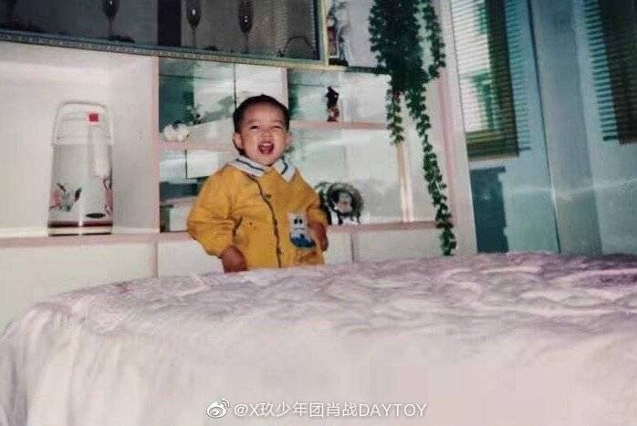 Tiêu Chiến cười tươi như hoa