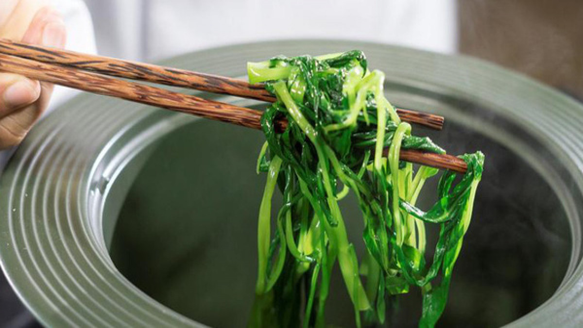 Cách xào rau muống xanh, giòn 'rôm rốp': Bước cuối mà thiếu, chị em coi chừng bị mẹ chồng 'ký đầu' - Ảnh 3