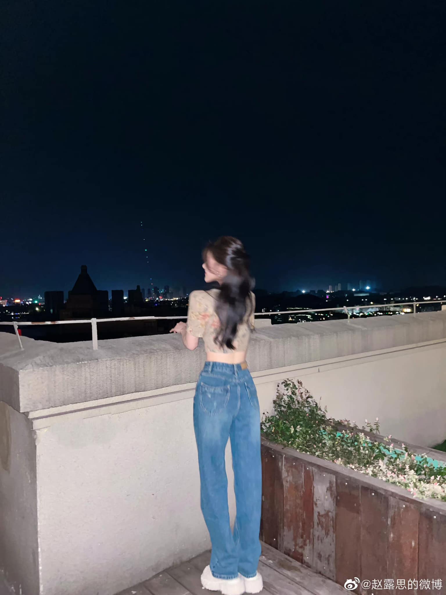 Dù rằng vướng phải nhiều ồn ào về tính cách, song không thể phủ nhận một điều rằng nữ minh tinh sinh năm 1998 sở hữu nét đẹp khiến nhiều người ghen tị Dù rằng vướng phải nhiều ồn ào về tính cách, song không thể phủ nhận một điều rằng nữ minh tinh sinh năm 1998 sở hữu nét đẹp khiến nhiều người ghen tị