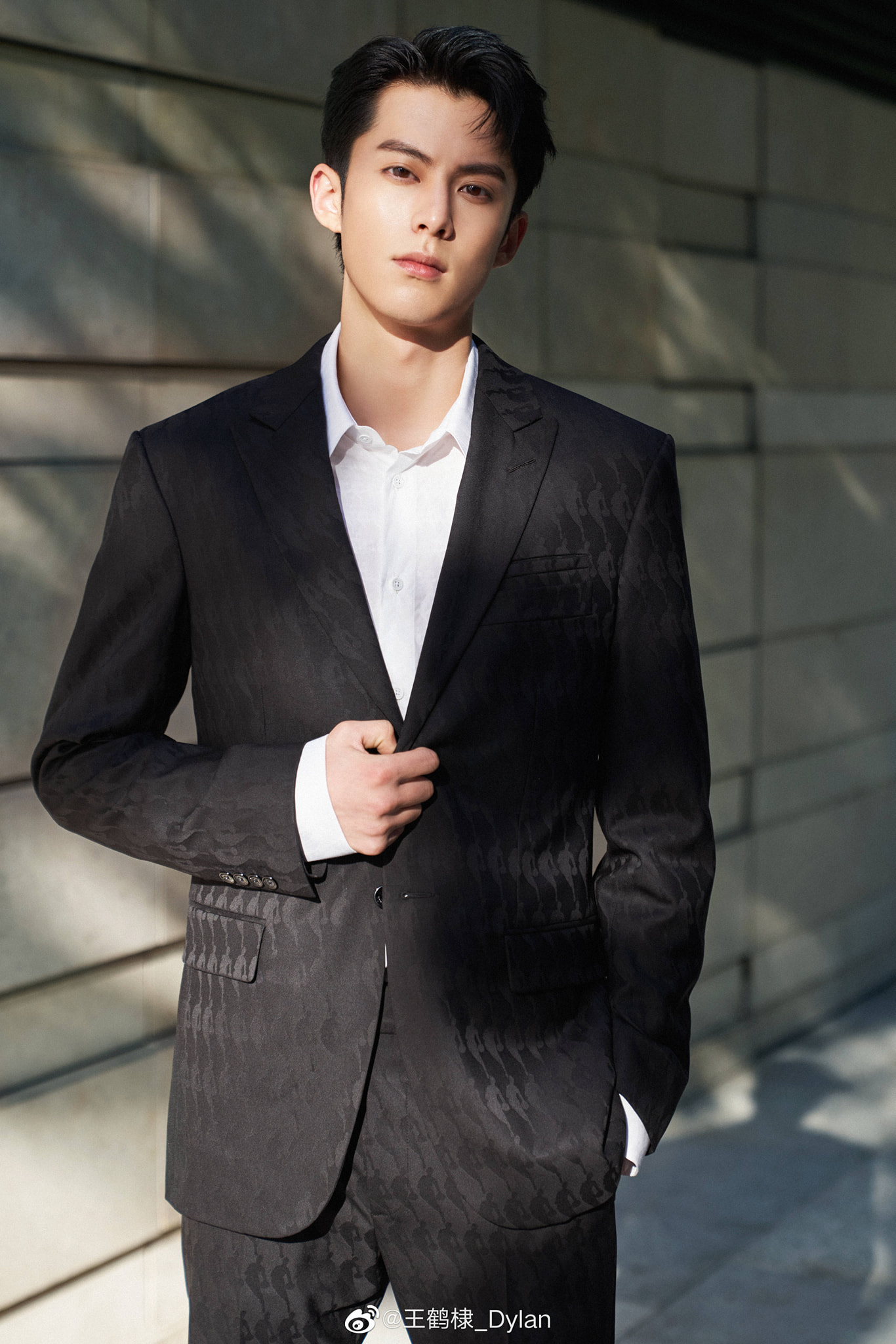 Nam diễn viên Tân Vườn Sao Băng - Vương Hạc Đệ năm nay chỉ mới 23 tuổi nhưng có trong tay sự nghiệp bền vững, cùng khối tài sản không lồ