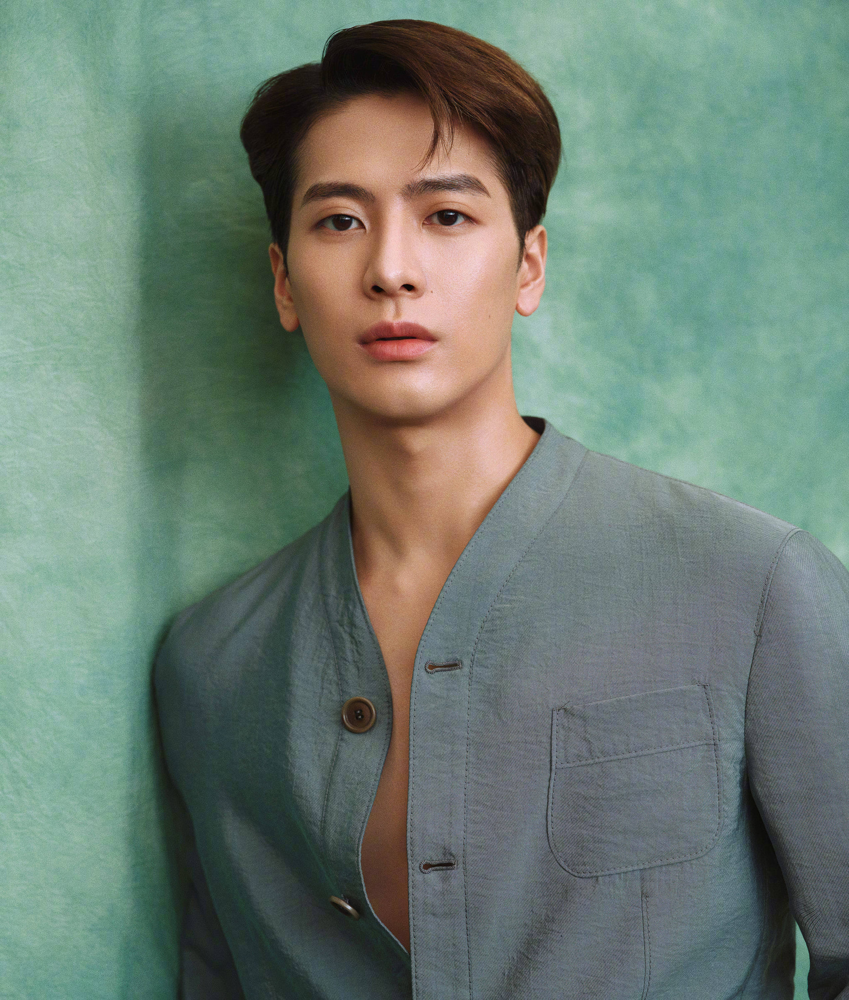 Vương Gia Nhĩ là một nam ca sĩ, rapper, vũ công, nhà sản xuất âm nhạc và cựu... Hiện anh còn hoạt động tại thị trường Trung Quốc với vai trò là nghệ sĩ solo và người dẫn chương trình