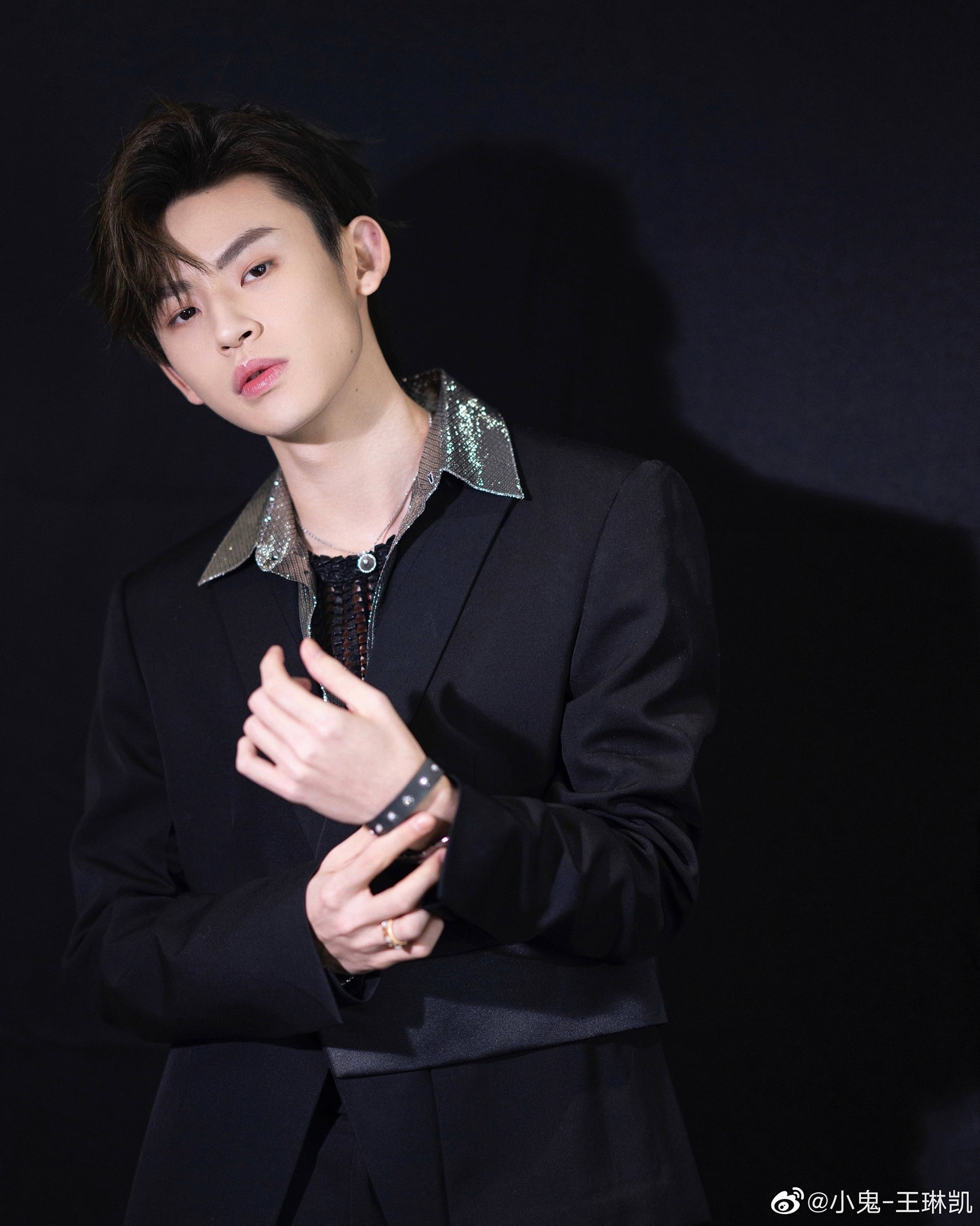 Vương Lâm Khải đang là Rapper có sức ảnh hưởng bậc nhất Cbiz. Thậm chí, có một số tin đồn cho rằng Angela Baby là 'fa cứng' của nam nghệ sĩ. Bà xã Huỳnh Hiểu Minh từng rủ nhóm bạn tham gia concert của Vương Lâm Khải. Thông tin này cũng từng khiến truyền thông xứ Trung xôn xao lúc bấy giờ