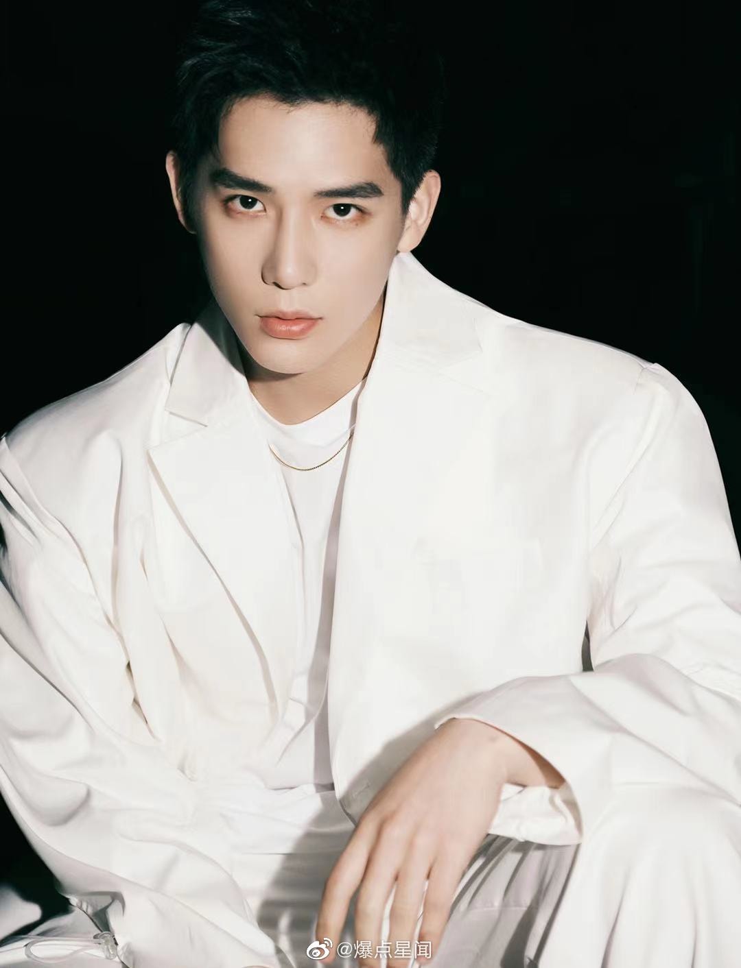 Vương An Vũ được xem là anh 'chồng quốc dân' của hội chị em. Không chỉ sở hữu nhan sắc nhức nhối, anh chàng này còn được công chúng đánh giá cao bởi khả năng diễn xuất thần sầu. Tuy không có quá nhiều dự án đình đám nhưng sự nghiệp của Vương An Vũ đang có dấu hiệu khởi sắc cực kỳ mạnh