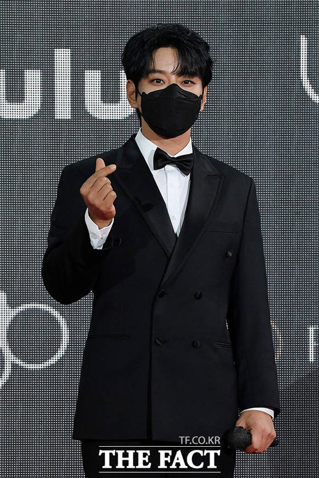 Ca sĩ Hwang Chi Yeol vô cùng điển trai