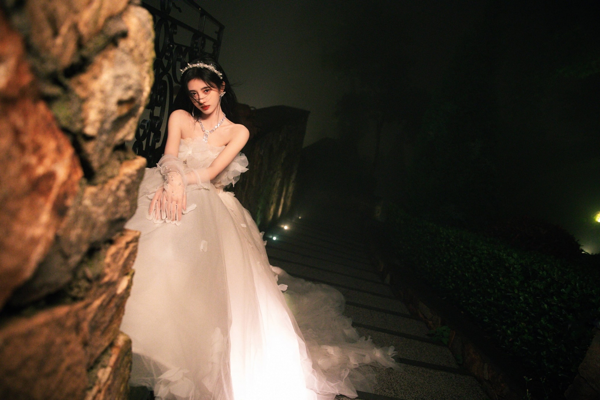 Dù vướng phải tin đồn dao kéo nhưng không thể phủ nhận được nhan sắc xinh đẹp của Cúc Tịnh Y