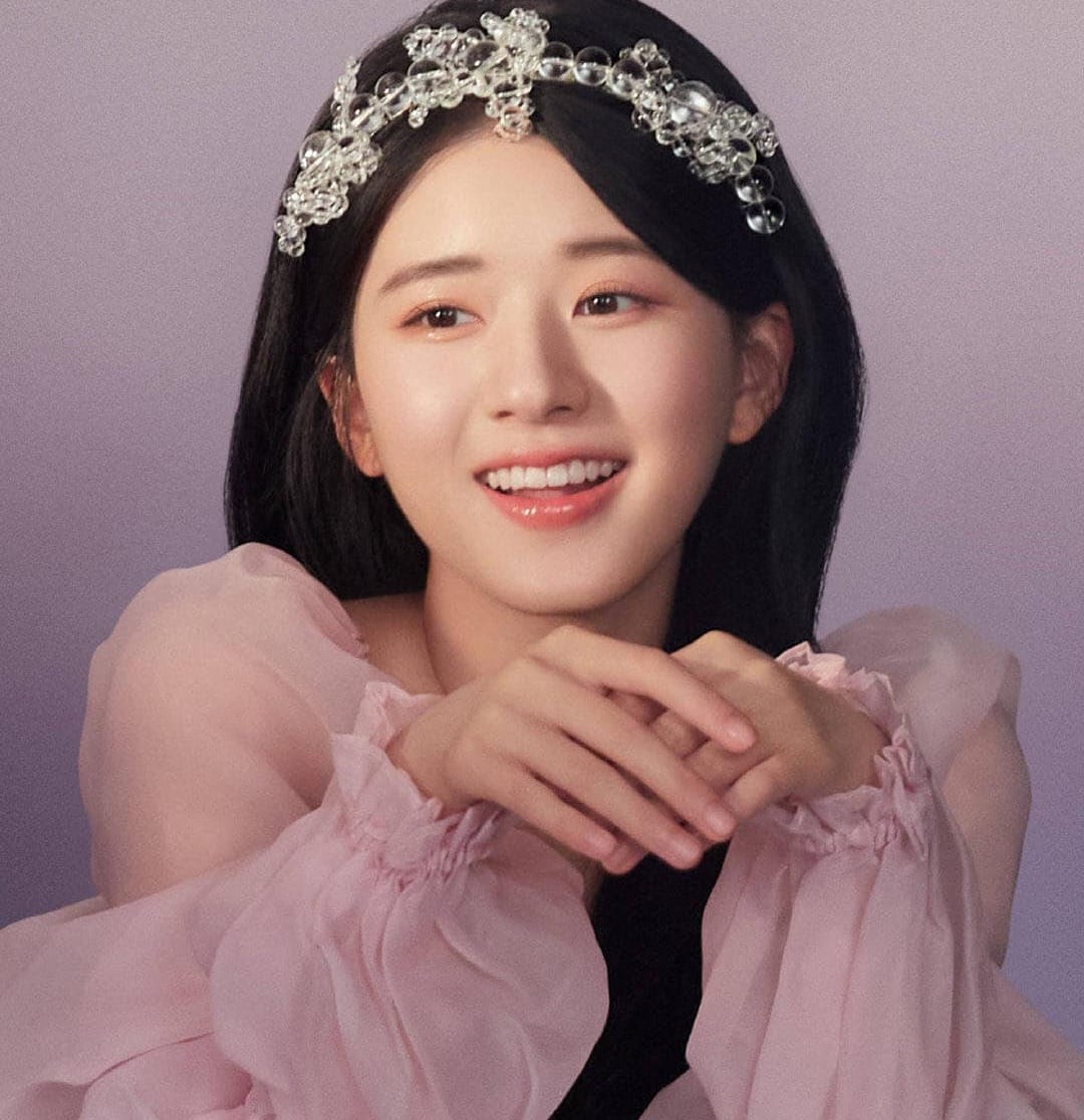 Là một trong những mỹ nhân 9x xinh đẹp của cbiz, Triệu Lộ Tư mang đến vẻ ngọt ngào qua nụ cười tỏa nắng