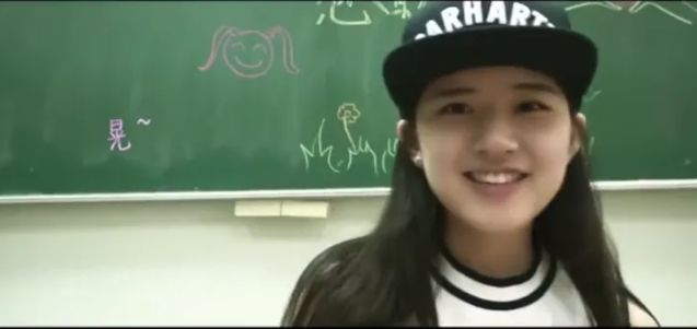 Dù dính phải nhiều ồn ào ào về nhân cách tuy nhiên cư dân mạng vẫn dành lời khen về nhan sắc của Triệu Lộ Tư Dù dính phải nhiều ồn ào ào về nhân cách tuy nhiên cư dân mạng vẫn dành lời khen về nhan sắc của Triệu Lộ Tư
