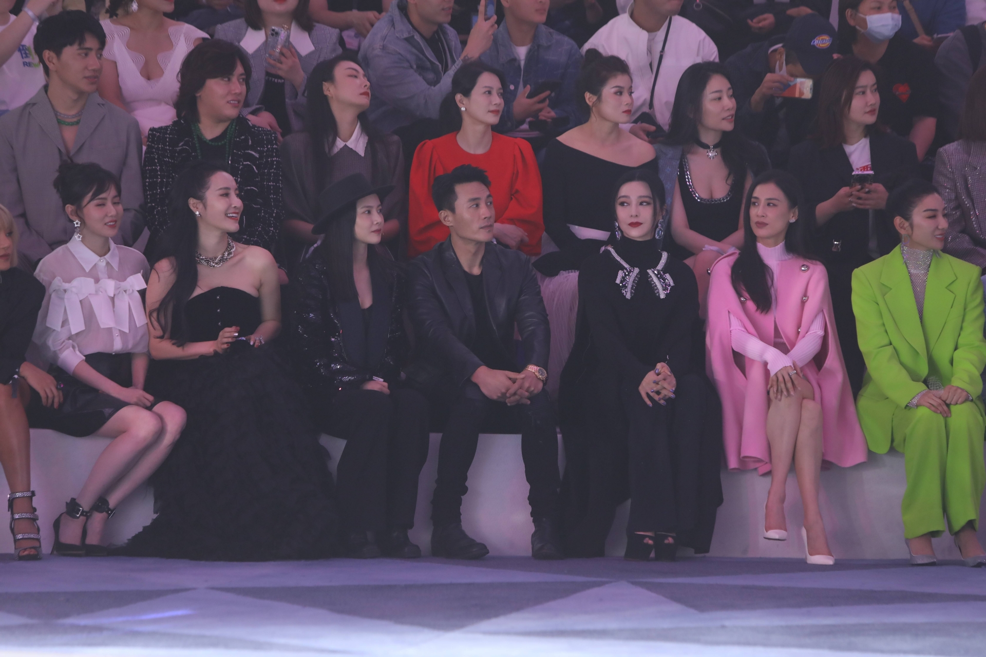 Tin nóng Cbiz ngày 8/10: Nhiệt Ba chăm con, khui 1 cặp hẹn hò, Phạm Băng Băng tái xuất - Ảnh 2