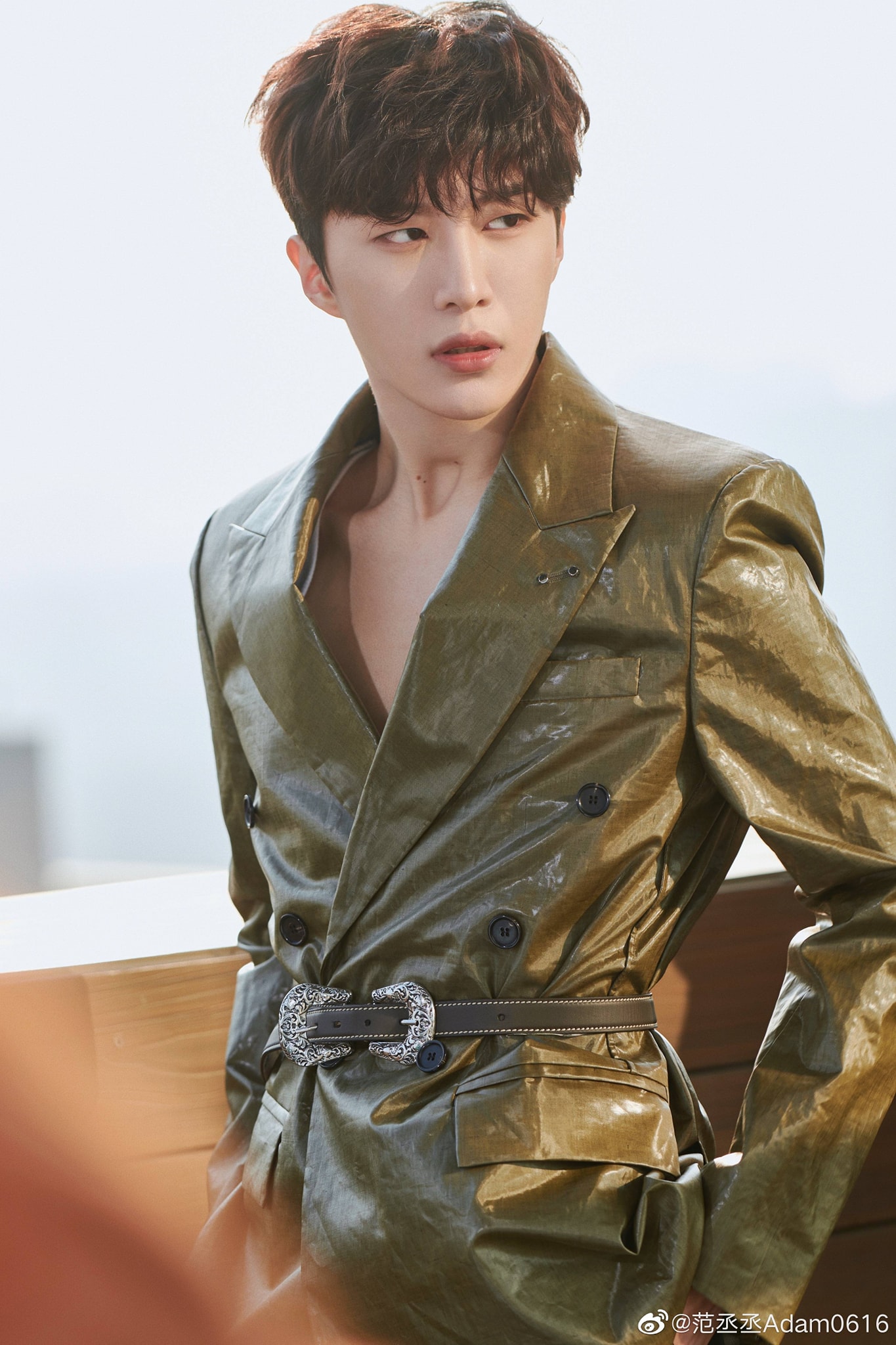 Vựa muối Cbiz - Phạm Thừa Thừa đang ngày càng khởi sắc mãnh liệt trong sự nghiệp. Sự đáng yêu, hồn nhiên giúp nam nghệ sĩn Gen Z được lòng công chúng. Nhiều netizen khẳng định rằng, Phạm Thừa Thừa đang từng bước dành lại những gì mà người chị Phạm Băng Băng đã đánh mất