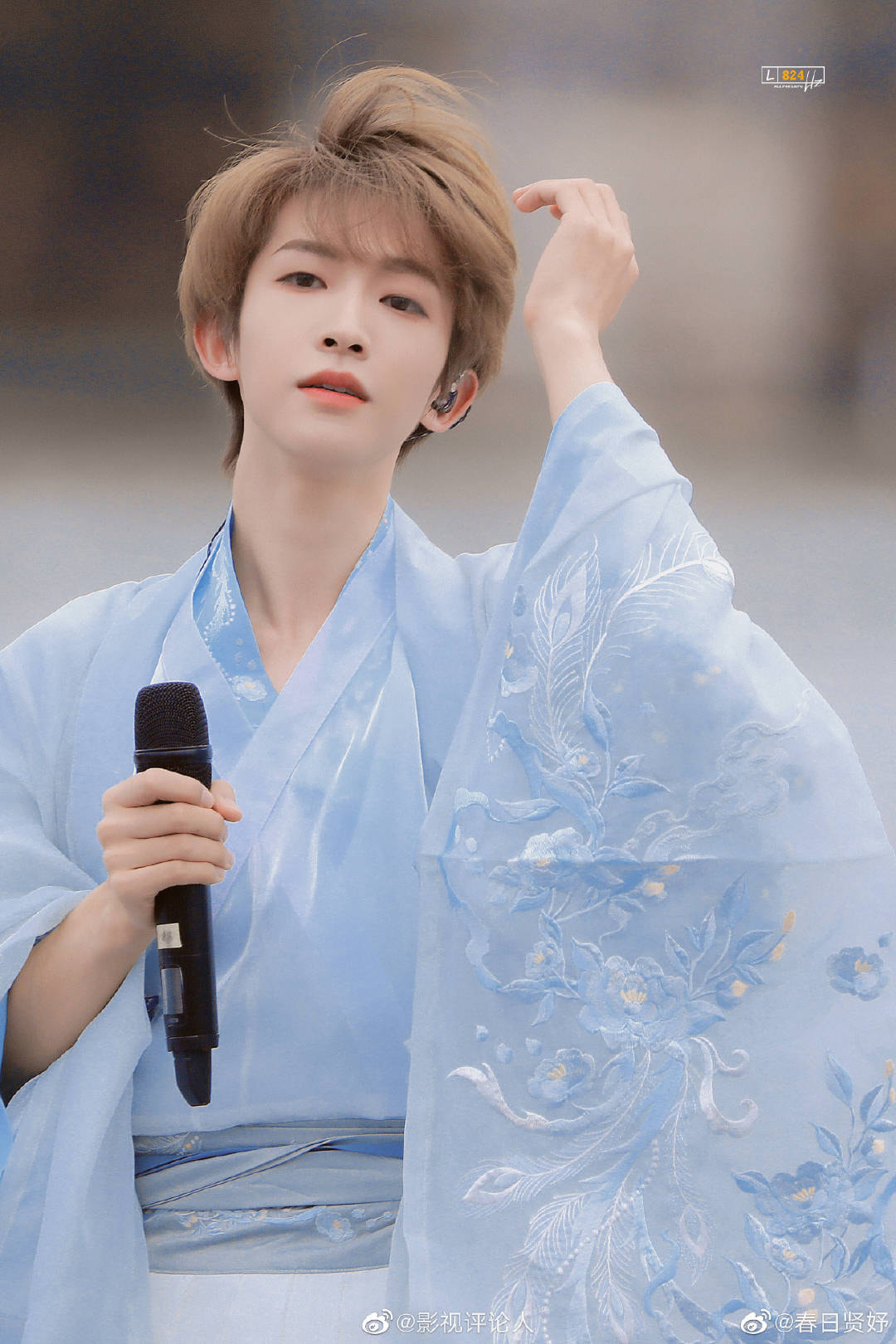 Lưu Vũ là trung tâm của nhóm nhạc nam đình đám INTO1