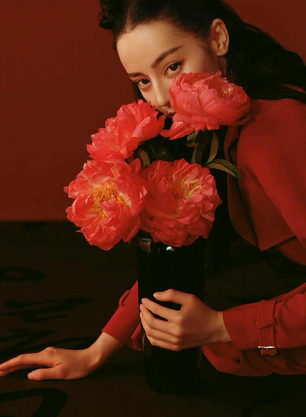 Với danh xưng 'đệ nhất mỹ nhân Tân Cương', Địch Lệ Nhiệt Ba gây thương nhớ bởi gương mặt lai cùng đôi mắt sâu ấn tượng