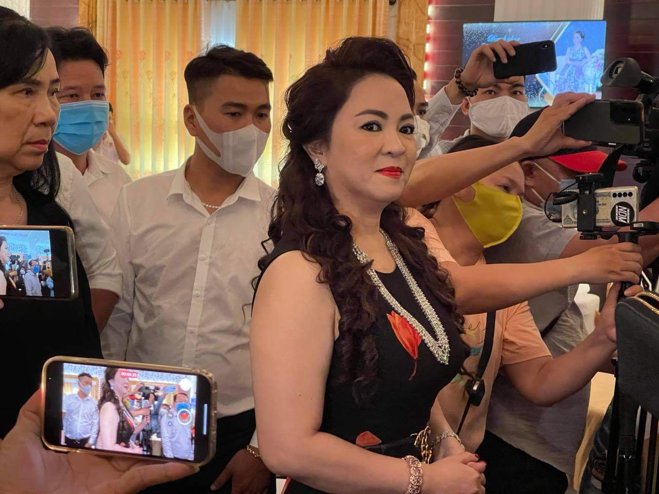 Trang Trần gây xôn xao vì phát ngôn tiền bạc 5 Trang Trần gây xôn xao vì phát ngôn tiền bạc 5