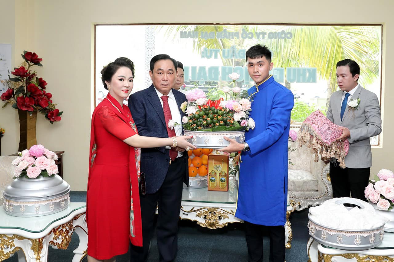 Không ngán bóc trần cả showbiz, nhưng đây là người khiến bà Phương Hằng ngày đêm lo lắng 2 Không ngán bóc trần cả showbiz, nhưng đây là người khiến bà Phương Hằng ngày đêm lo lắng 2