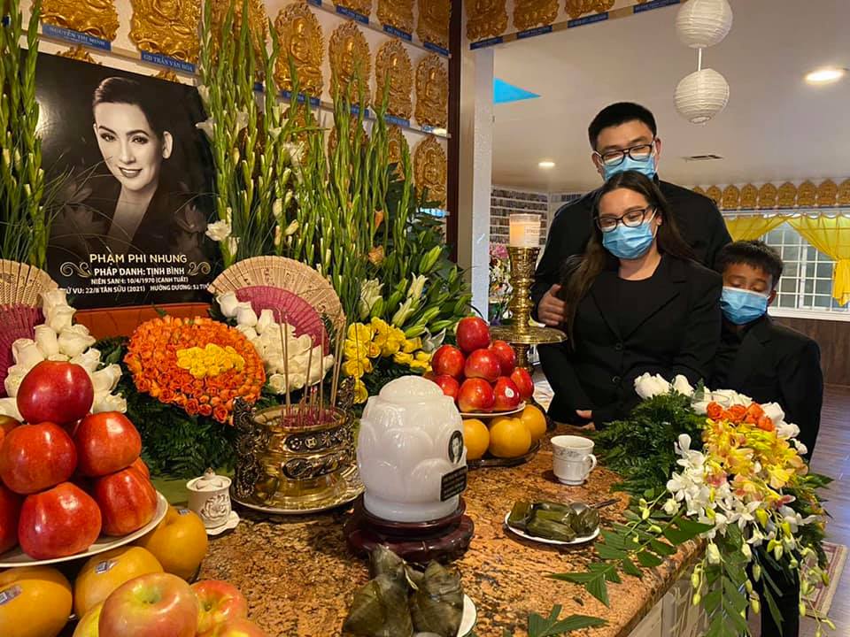 Sắp tròn 1 tháng Phi Nhung mất, con gái Wendy Phạm mãn nguyện khi làm được điều đặc biệt này cho mẹ 1 Sắp tròn 1 tháng Phi Nhung mất, con gái Wendy Phạm mãn nguyện khi làm được điều đặc biệt này cho mẹ 1