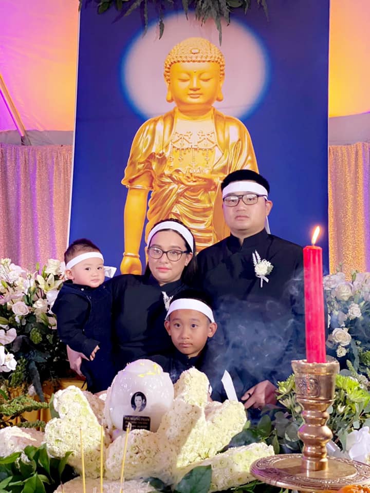 Sắp tròn 1 tháng Phi Nhung mất, con gái Wendy Phạm mãn nguyện khi làm được điều đặc biệt này cho mẹ 2 Sắp tròn 1 tháng Phi Nhung mất, con gái Wendy Phạm mãn nguyện khi làm được điều đặc biệt này cho mẹ 2