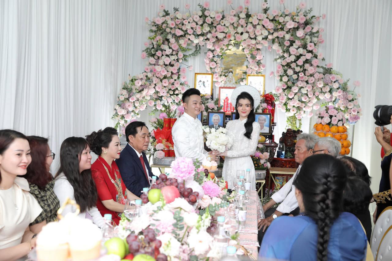 Hào nhoáng, ăn nói đanh thép trên MXH, nhưng bà Phương Hằng vẫn có 'điểm yếu' không bao giờ nhắc tới 5 Hào nhoáng, ăn nói đanh thép trên MXH, nhưng bà Phương Hằng vẫn có 'điểm yếu' không bao giờ nhắc tới 5