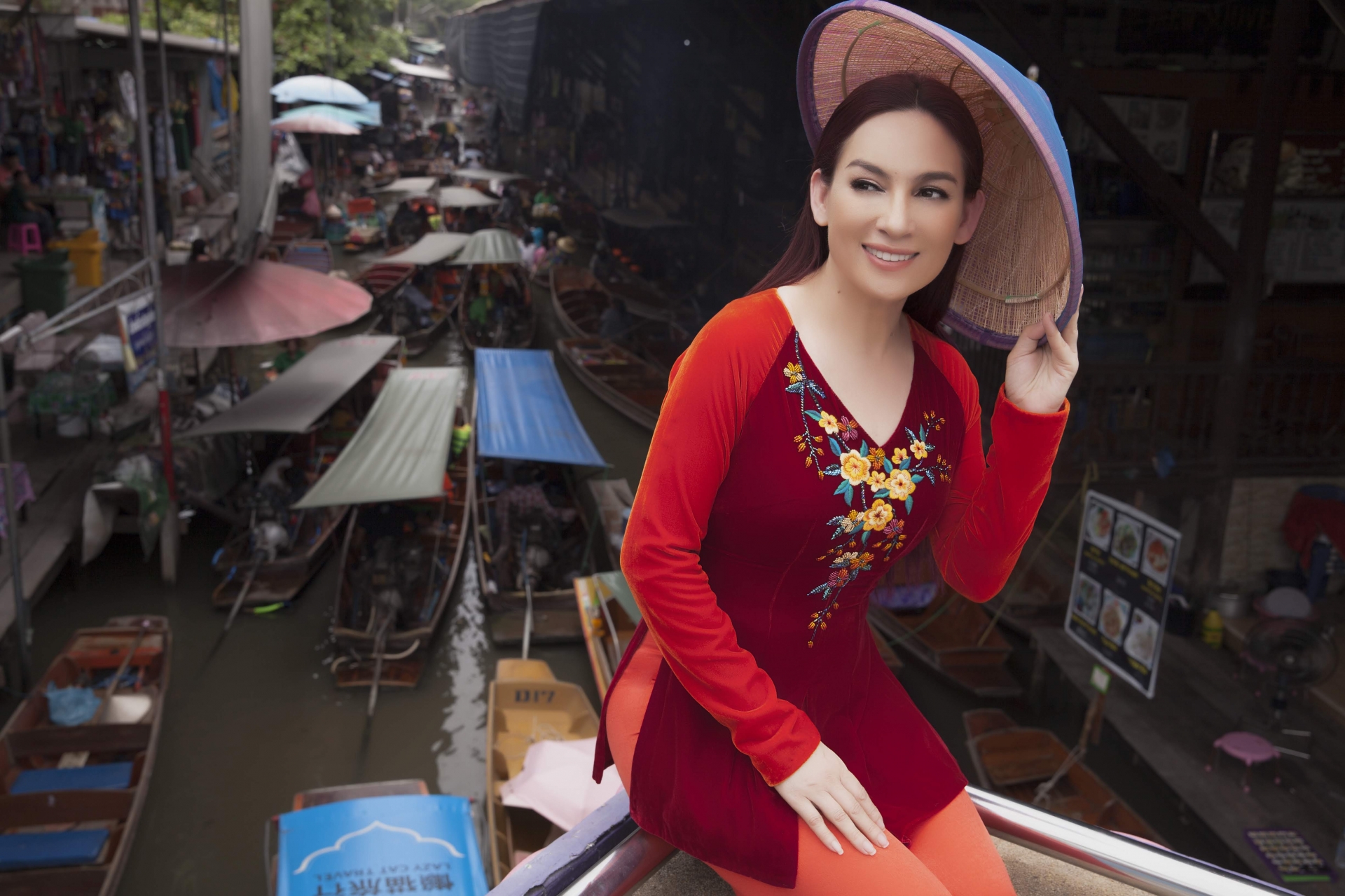 Album bao gồm 12 ca khúc thuộc thể loại dân ca được Phi Nhung và ekip thực hiện. Tuy nhiên, ước hẹn chưa thành chủ nhân của nó đã mãi mãi đi xa Album bao gồm 12 ca khúc thuộc thể loại dân ca được Phi Nhung và ekip thực hiện. Tuy nhiên, ước hẹn chưa thành chủ nhân của nó đã mãi mãi đi xa