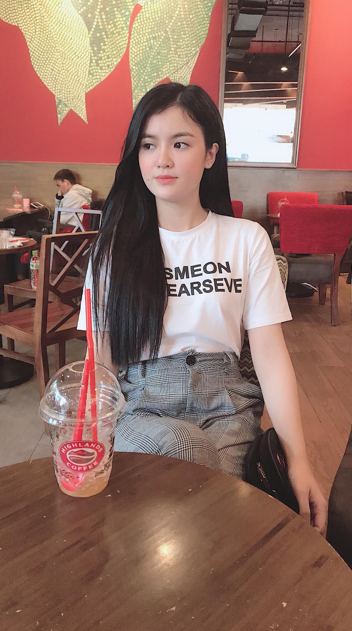 Thành tích đáng ngưỡng mộ của con dâu bà Phương Hằng 4 Thành tích đáng ngưỡng mộ của con dâu bà Phương Hằng 4