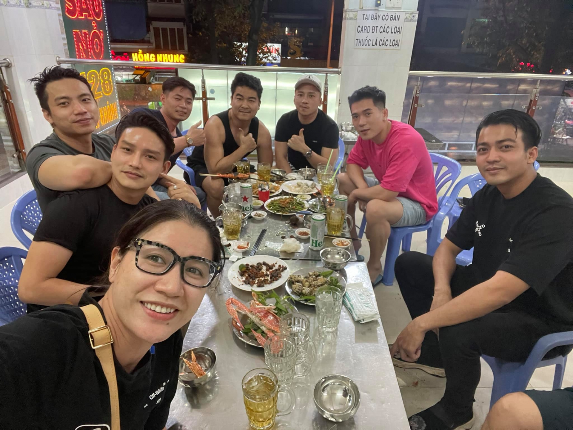Bà Phương Hằng mở 'fan meeting', Trang Trần cũng chẳng thua kém: Thái độ vui vẻ vượt xa tưởng tượng của CDM 4 Bà Phương Hằng mở 'fan meeting', Trang Trần cũng chẳng thua kém: Thái độ vui vẻ vượt xa tưởng tượng của CDM 4
