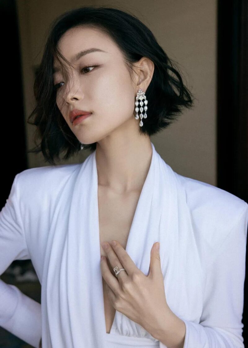 Tá hỏa trước thành tích tạp chí chủ lưu của sao Cbiz: Nhất Bác bị loạt đàn em đè bẹp, Dương Mịch - Diệc Phi vỡ mộng - Ảnh 8 Tá hỏa trước thành tích tạp chí chủ lưu của sao Cbiz: Nhất Bác bị loạt đàn em đè bẹp, Dương Mịch - Diệc Phi vỡ mộng - Ảnh 8
