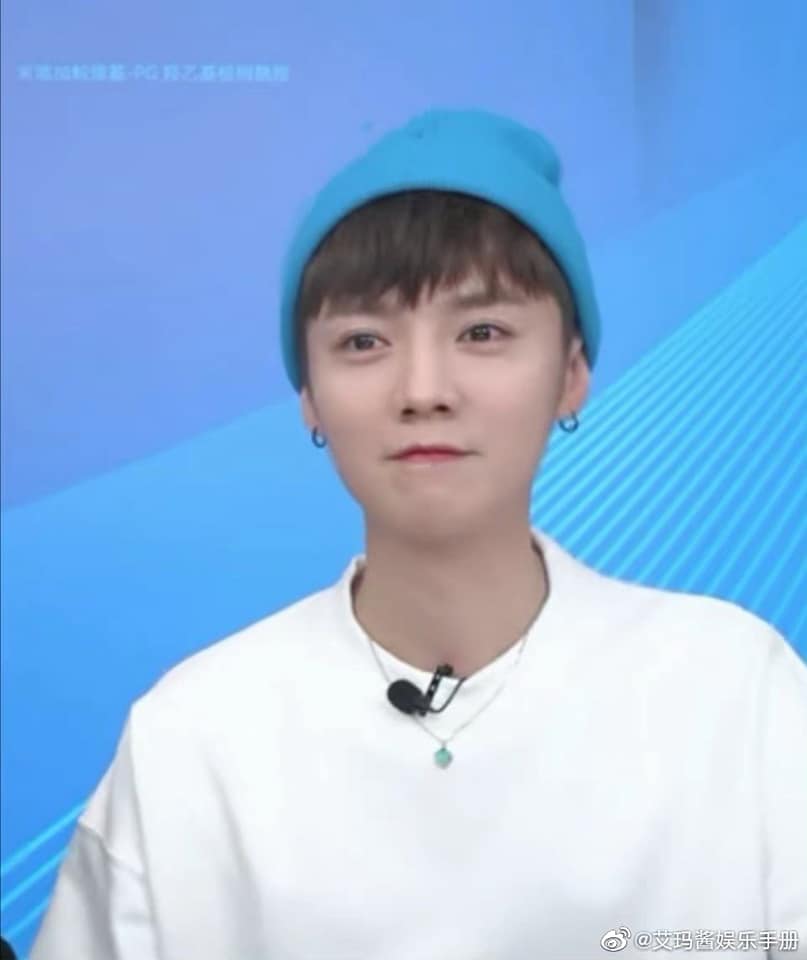 Tại sự kiện quảng bá cho nhãn hàng Lộc Hàm đã có màn hack tuổi thần sầu. Biểu cảm đáng yêu, gương mặt góc cạnh khiến fan hâm mộ say mê.