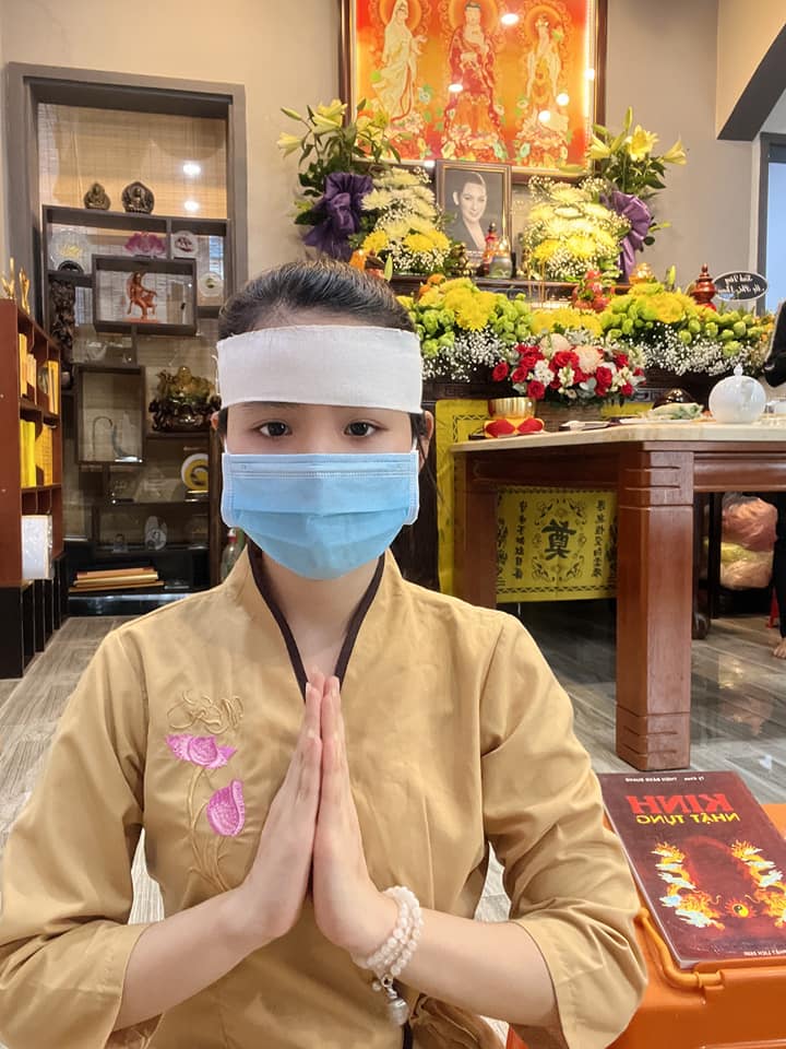 Quỳnh Trang bủn rủn bày tỏ nỗi nhớ người mẹ quá cố trên Facebook cá nhân. Ảnh: FBNV Quỳnh Trang bủn rủn bày tỏ nỗi nhớ người mẹ quá cố trên Facebook cá nhân. Ảnh: FBNV