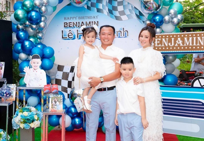 Sau khi bị nữ CEO mỉa mai chuyện 'đẻ mướn', Vy Oanh tiết lộ bí mật khiến chồng giàu 'nghiện' vợ, công khai nghề phụ xe gây sốt 4