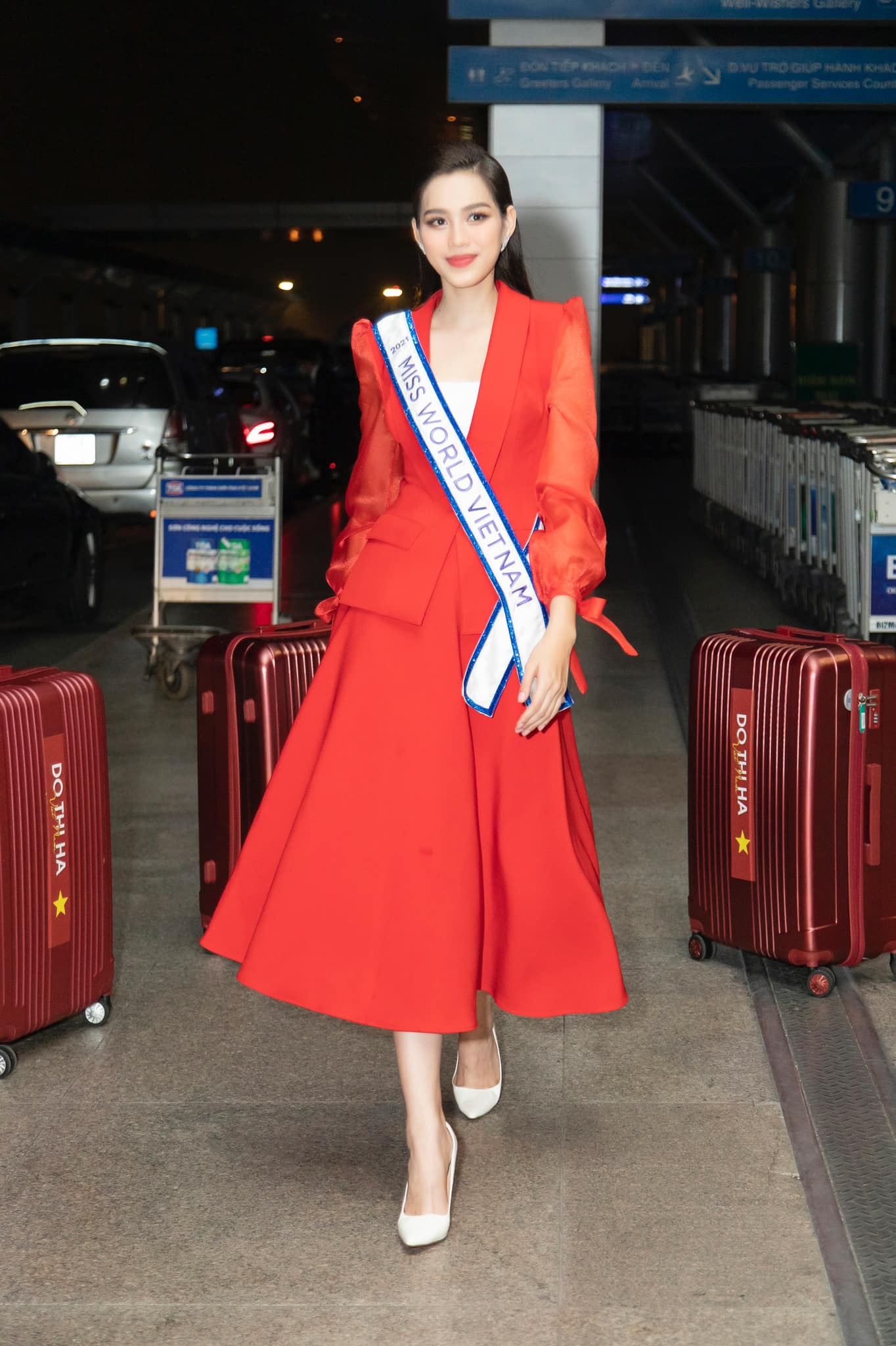 Sáng 20/11, Đỗ Thị Hà đã chính thức rời Việt Nam để tham dự đấu trường nhan sắc danh giá số 1 hành tinh - Miss World