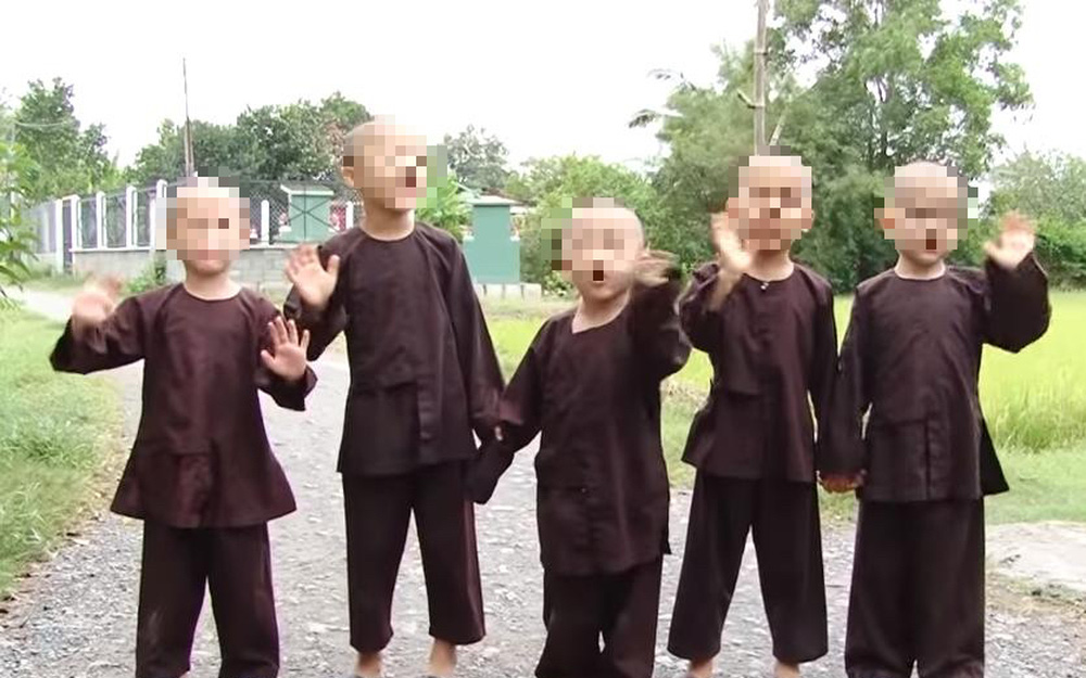 Các bé được giáo dục theo phương pháp riêng do 'thầy ông nội' đứng lớp và 'sư cô' trợ giảng Các bé được giáo dục theo phương pháp riêng do 'thầy ông nội' đứng lớp và 'sư cô' trợ giảng