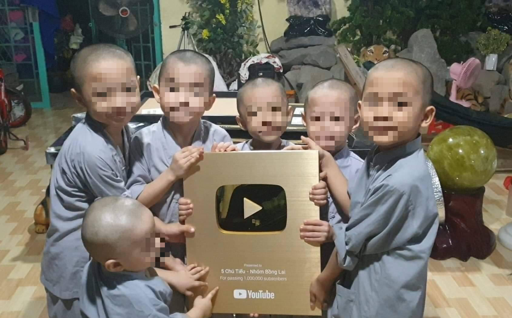 Nhị Nguyên đề cao phương pháp giáo dục, tu tập của ông Lê Tùng Vân. Anh cho rằng những đứa trẻ nào khi được ông Vân dạy dỗ đều ngoan ngoãn, lễ phép Nhị Nguyên đề cao phương pháp giáo dục, tu tập của ông Lê Tùng Vân. Anh cho rằng những đứa trẻ nào khi được ông Vân dạy dỗ đều ngoan ngoãn, lễ phép