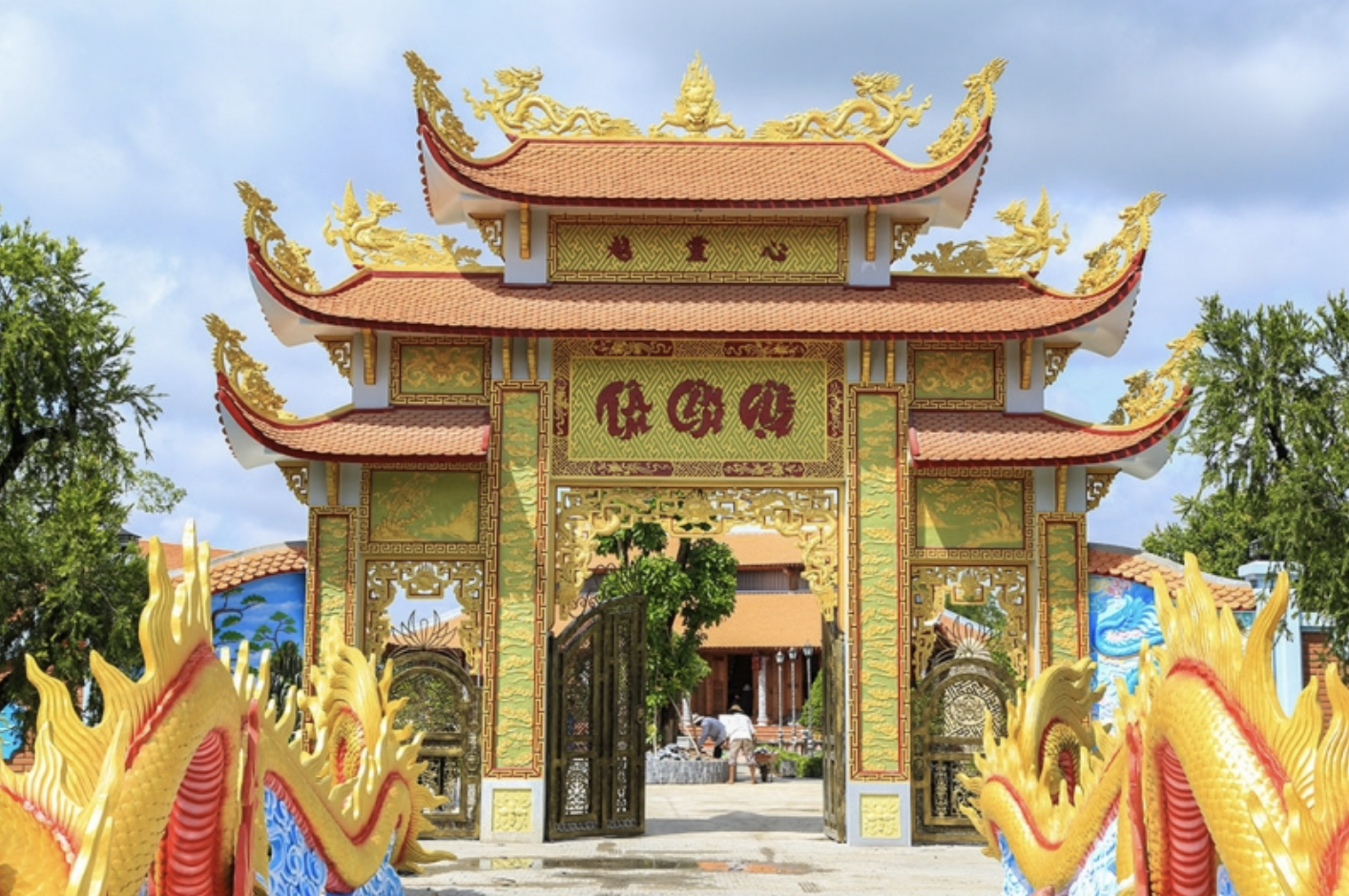 Chủ sở hữu dính phải lùm xùm, cùng tình hình Covid-19 diễn biến phức tạp, đền thờ Tổ nghề sân khấu của Hoài Linh cũng đìu hiu Chủ sở hữu dính phải lùm xùm, cùng tình hình Covid-19 diễn biến phức tạp, đền thờ Tổ nghề sân khấu của Hoài Linh cũng đìu hiu