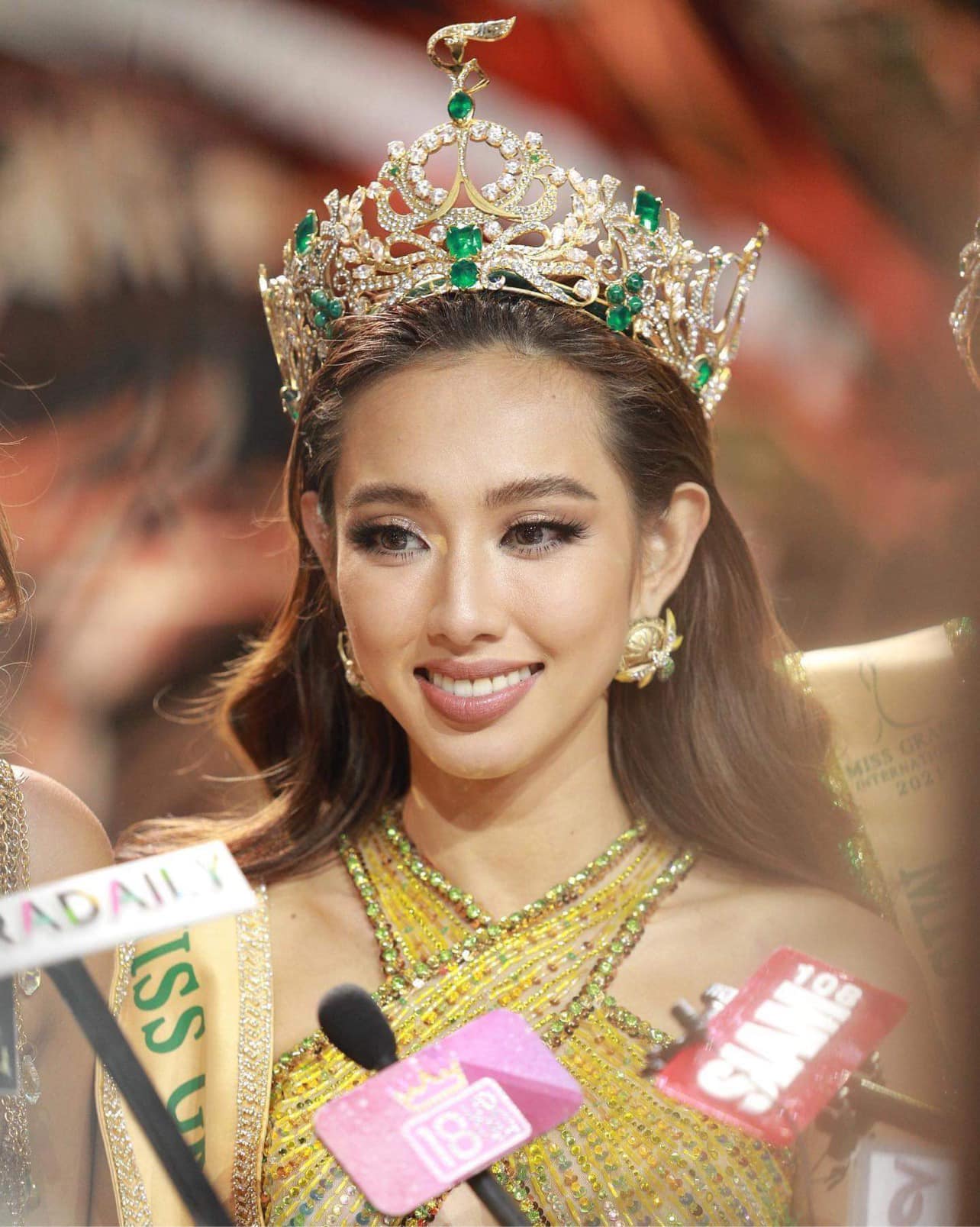 Các Miss hôm nay có gì: Thùy Tiên xỏ 'tổ ong' huyền thoại, Đỗ Thị Hà tụt hạng ‘thê thảm’, Kim Duyên lao đao vì Miss Universe 'cua xe' quá gấp? - Ảnh 4 Các Miss hôm nay có gì: Thùy Tiên xỏ 'tổ ong' huyền thoại, Đỗ Thị Hà tụt hạng ‘thê thảm’, Kim Duyên lao đao vì Miss Universe 'cua xe' quá gấp? - Ảnh 4