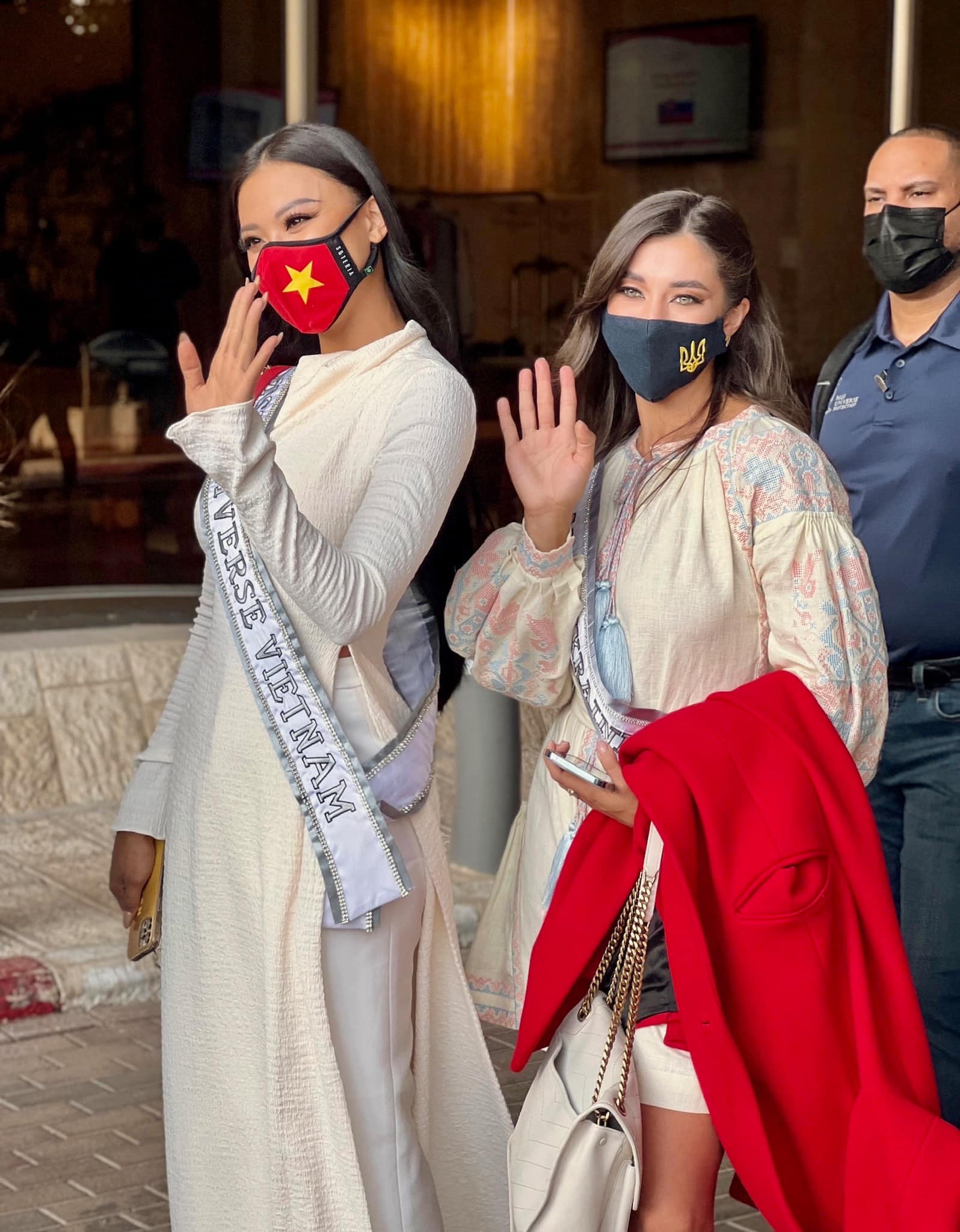 Các Miss hôm nay: Kim Duyên tung 'báu vật', fan quốc tế truy lùng; Đỗ Hà 'gánh' team còng lưng; Thùy Tiên bị chê, BTC lên tiếng trước ồn ào - Ảnh 3 Các Miss hôm nay: Kim Duyên tung 'báu vật', fan quốc tế truy lùng; Đỗ Hà 'gánh' team còng lưng; Thùy Tiên bị chê, BTC lên tiếng trước ồn ào - Ảnh 3