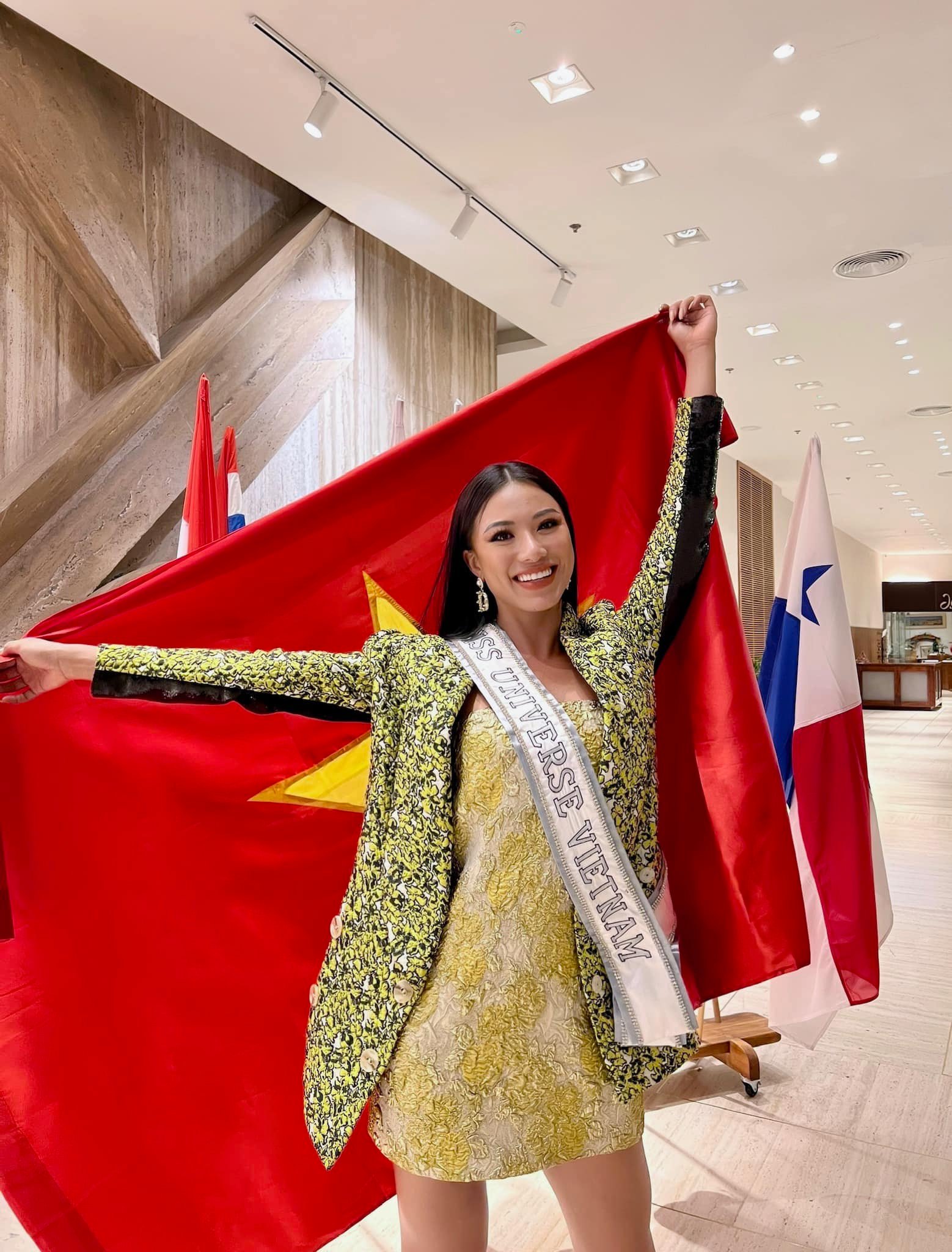 Các Miss hôm nay: Kim Duyên tung 'báu vật', fan quốc tế truy lùng; Đỗ Hà 'gánh' team còng lưng; Thùy Tiên bị chê, BTC lên tiếng trước ồn ào - Ảnh 1 Các Miss hôm nay: Kim Duyên tung 'báu vật', fan quốc tế truy lùng; Đỗ Hà 'gánh' team còng lưng; Thùy Tiên bị chê, BTC lên tiếng trước ồn ào - Ảnh 1